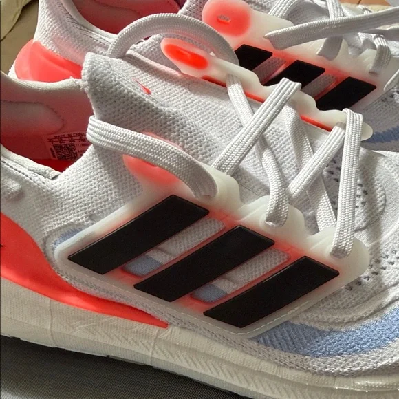 Adidas Ultraboost Light M7/W8.5/40. NIB - Picture 8 of 17